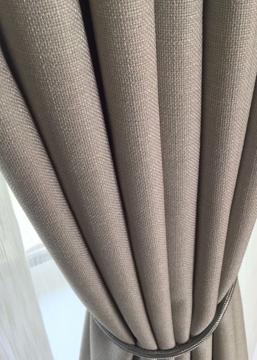 Aizkari gatavi guļamistabai 2x200(95%--LINEN-BLACKOUT)